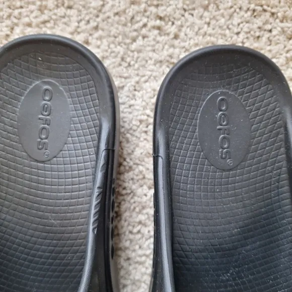 Oofos OOahh Women's Black Slip-on Slide Recovery Sandals - Size 8