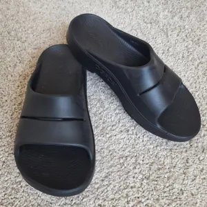 Oofos OOahh Women's Black Slip-on Slide Recovery Sandals - Size 8