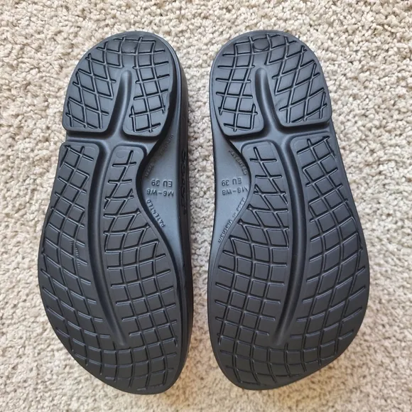 Oofos OOahh Women's Black Slip-on Slide Recovery Sandals - Size 8