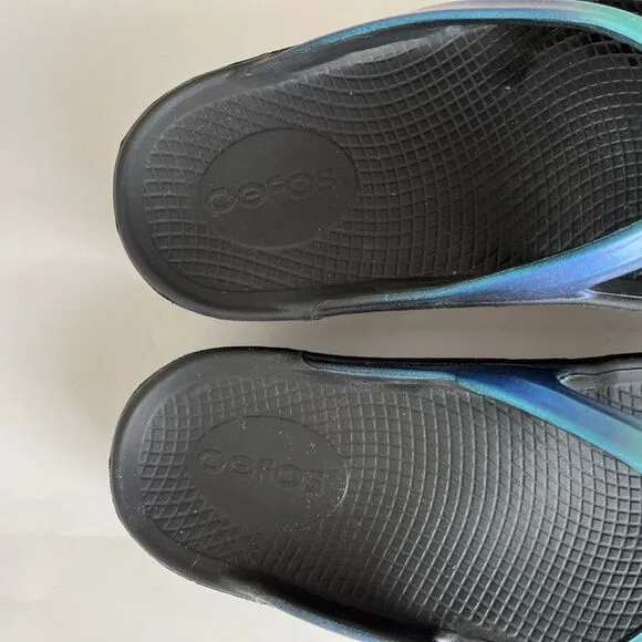 OOfos OOlala Luxe Comfort Cushion Sandals Black and Blue Size 5