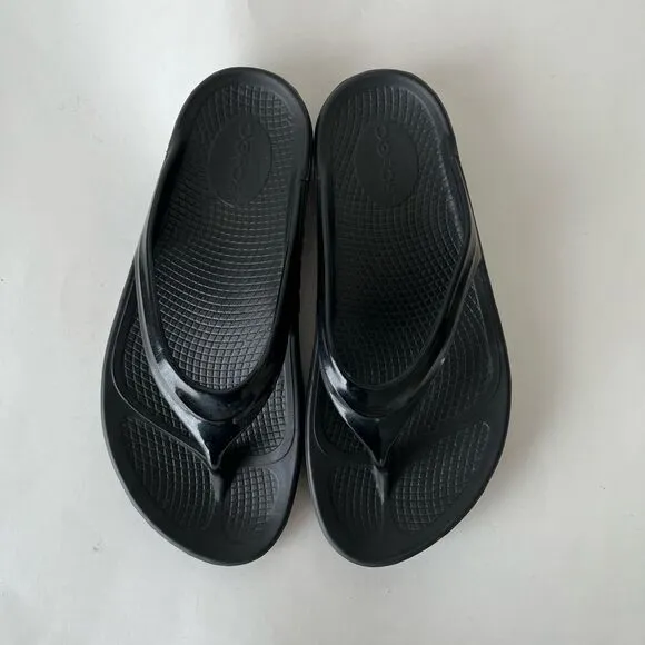 OOFOS OOlala Luxe Comfort Recovery Flip Flop Sandals Black Size 6