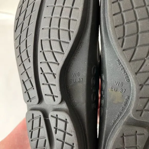 OOFOS OOlala Luxe Comfort Recovery Flip Flop Sandals Black Size 6