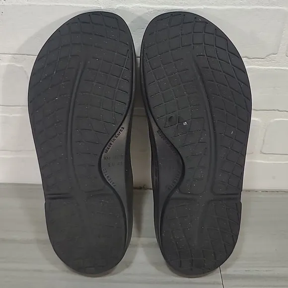 Oofos Sandals M 8/  W 10 Original Sport Slip On Flip Flop Black Comfort Casual