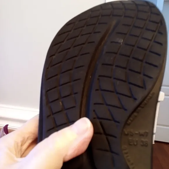 Oofos Unisex Black Slide Sandals Women's 7 Men's 5 Like New Condition Summer