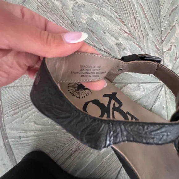 OTBT Graceville Wedge Sandals SZ 8 Black Tooled Leather