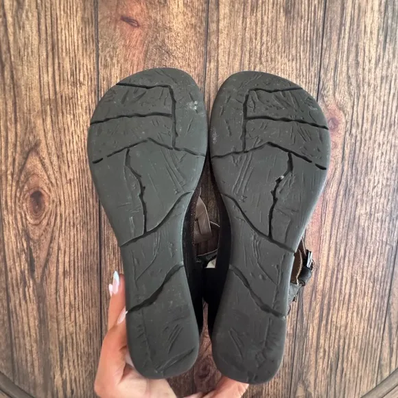 OTBT Graceville Wedge Sandals SZ 8 Black Tooled Leather
