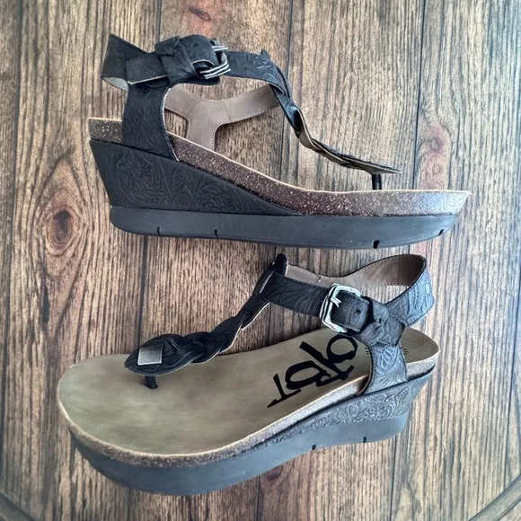 OTBT Graceville Wedge Sandals SZ 8 Black Tooled Leather