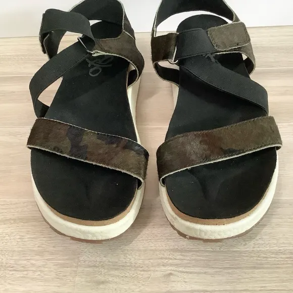OTBT Sierra Calf-Hair Sandals Leather Wedge Platform Adjustable Camo Travel 9.5