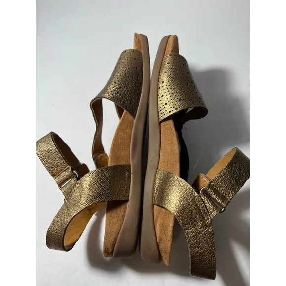 Otot Women's Gold Sandals