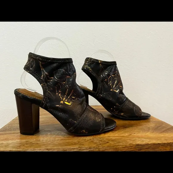 Patricia Nash Soft Gold Gilded Shootie Sandals