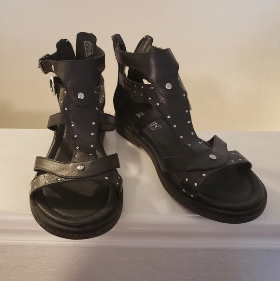 PIKOLINOS Black Sandals with Chunky Sole