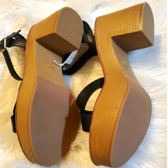Platform heel criss cross  sandals sz 11