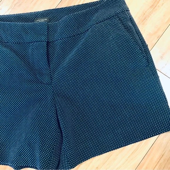 Preppy polka dot shorts navy blue white dressy Ann Taylor 4 small medium