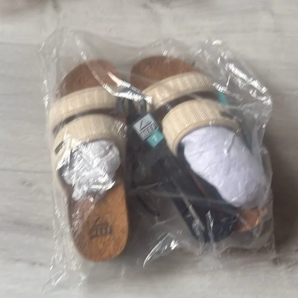 Reef Cushion Vista Higher Sandal Size 7 Color Raffia/Cream CJ5950 NWT In Package