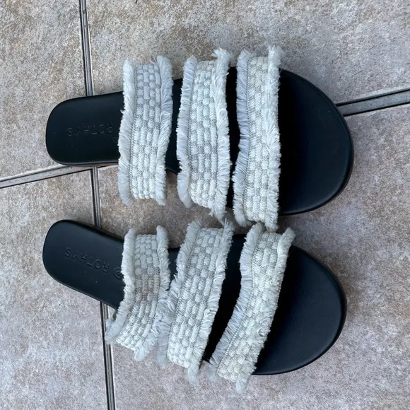 ROTHY’S retired triple band seashell fringe white slip on sandals