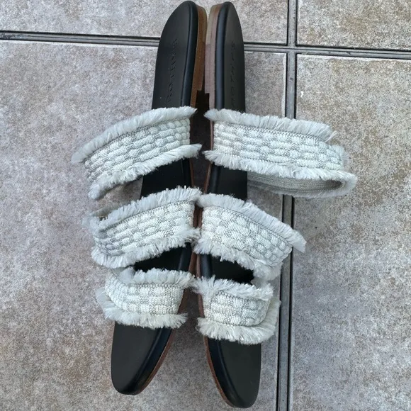 ROTHY’S retired triple band seashell fringe white slip on sandals