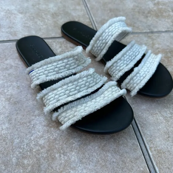 ROTHY’S retired triple band seashell fringe white slip on sandals
