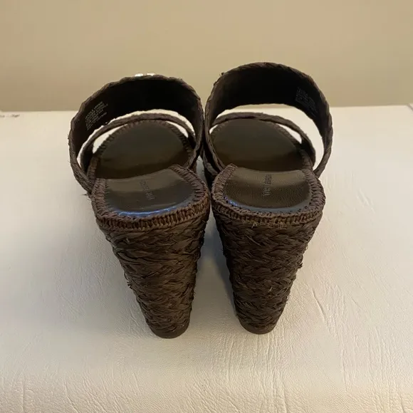 ❗️SALE❗️Tory Burch Brown Woven wedge.