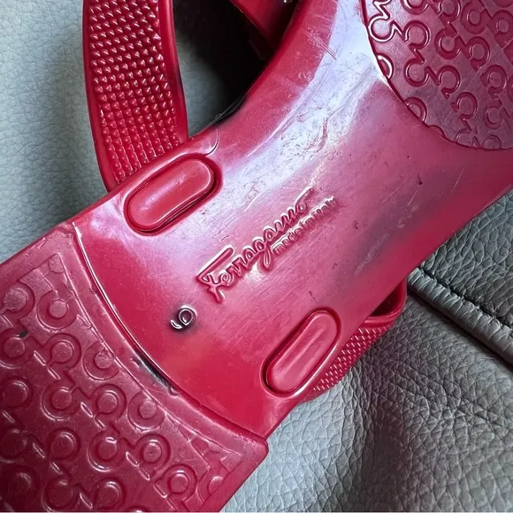 Salvatore Ferragamo Bali Red Bow Jelly Thong Sandal Size 9 Made in Italy