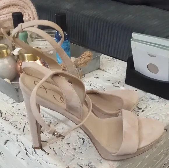 🆕⭐Sam Edelman cappuccino suede heels