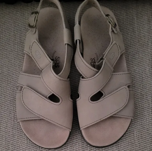 SAS SANDALS TAN HUGGY TRIPAD CROSS STRAP