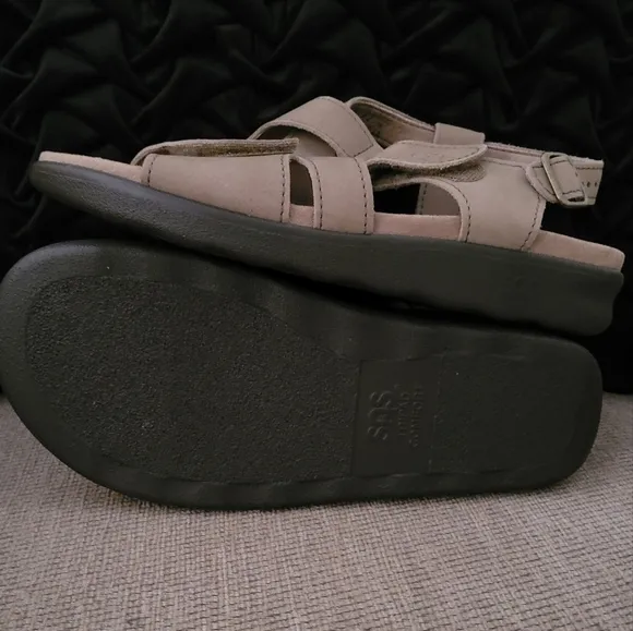 SAS SANDALS TAN HUGGY TRIPAD CROSS STRAP