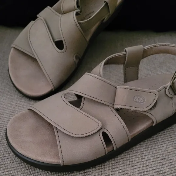 SAS SANDALS TAN HUGGY TRIPAD CROSS STRAP