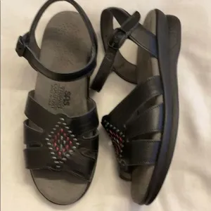 SAS BLACK TRIPAD COMFORT SANDALS.  NEW