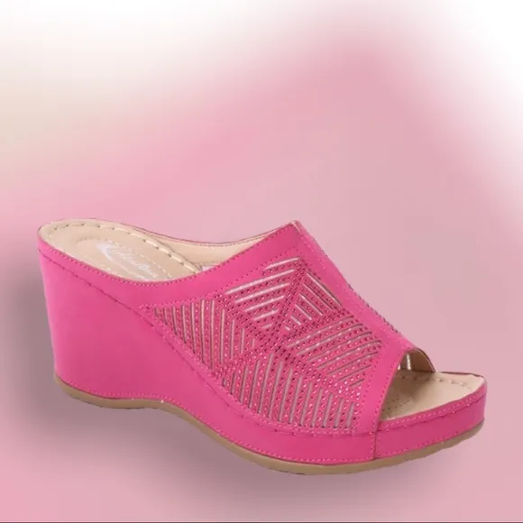Size 11 Tan Woven Rhinestone Embellished Platform Padded Slide Wedge Sandal
