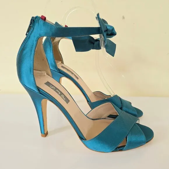 SJP Sarah Jessica Parker Ankle Strap Bow Buckingham Sandals Heels Size 38.5 8