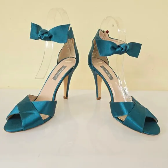 SJP Sarah Jessica Parker Ankle Strap Bow Buckingham Sandals Heels Size 38.5 8