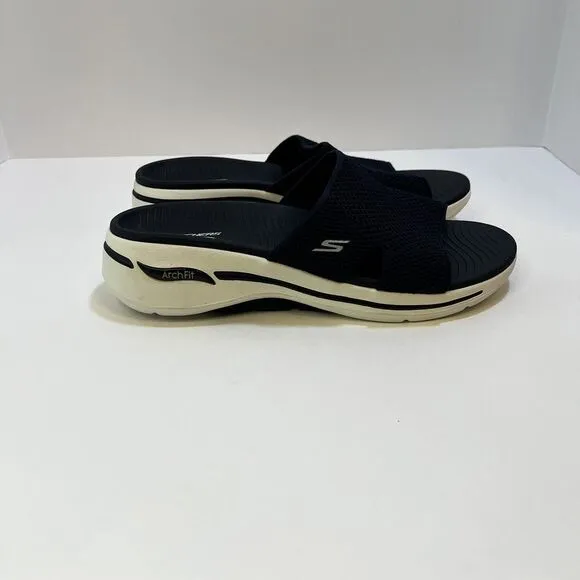 Skechers go walk Arch fit cushioned navy/white women's slip on sandal 9 us