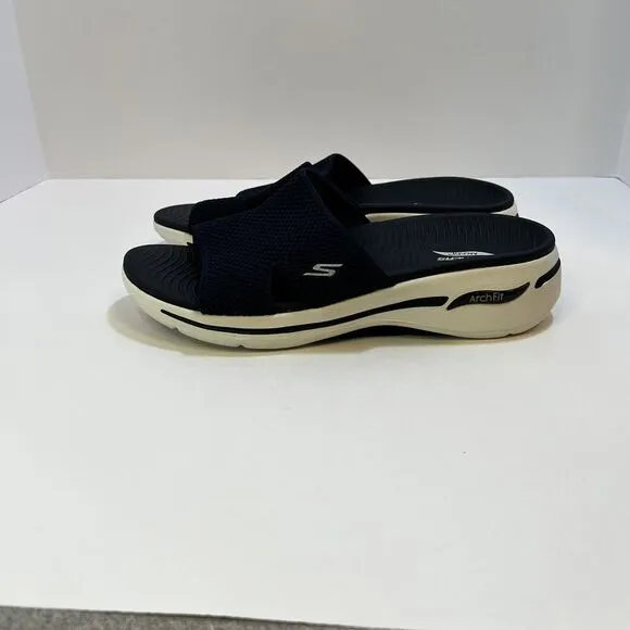 Skechers go walk Arch fit cushioned navy/white women's slip on sandal 9 us