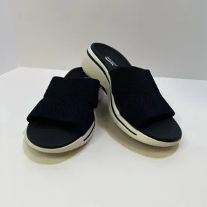 Skechers go walk Arch fit cushioned navy/white women's slip on sandal 9 us