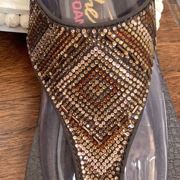 Skechers meditation gypsy glam sandals, flip flops. Women’s size 9