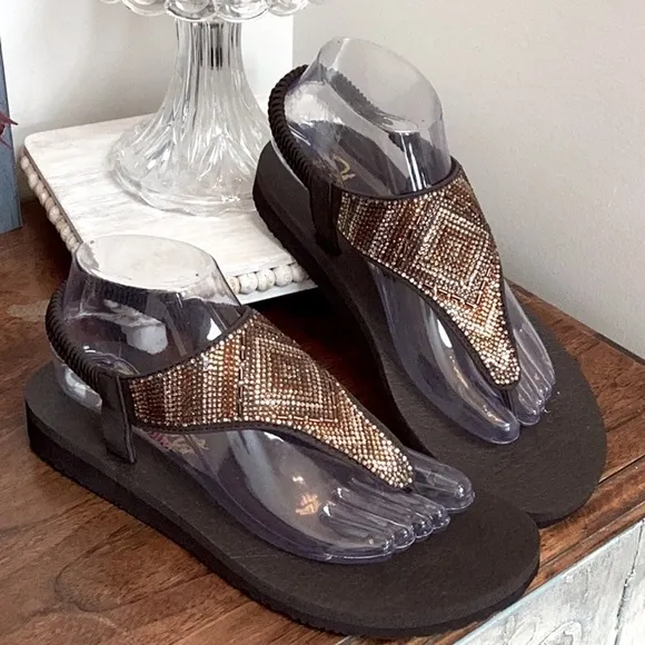 Skechers meditation gypsy glam sandals, flip flops. Women’s size 9