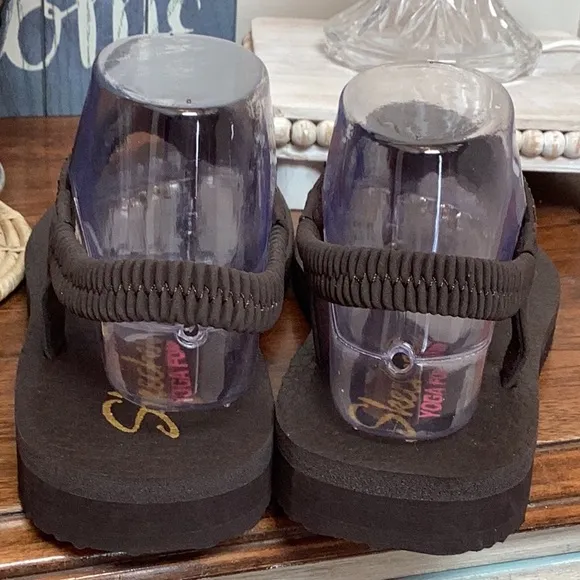 Skechers meditation gypsy glam sandals, flip flops. Women’s size 9