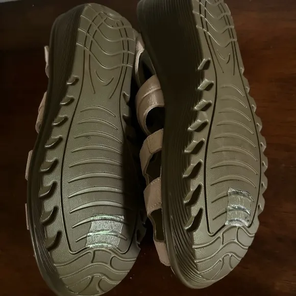 Sketchers Parallel Stylin Wedge Suede Comfort Sandals