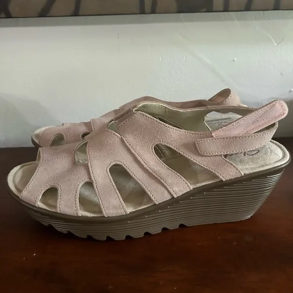 Sketchers Parallel Stylin Wedge Suede Comfort Sandals