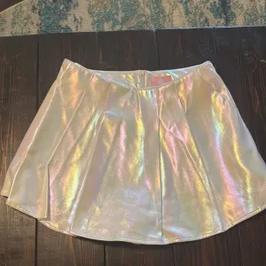Sleek Silver and White Skorts for Versatile Style