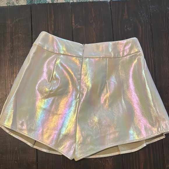 Sleek Silver and White Skorts for Versatile Style