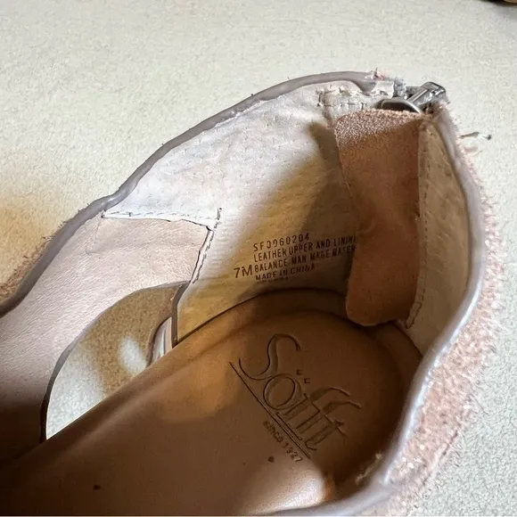 Sofft Evonne Sandals Metallic Taupe Suede Full Coverage Back Zip Flat Size 7 NWT
