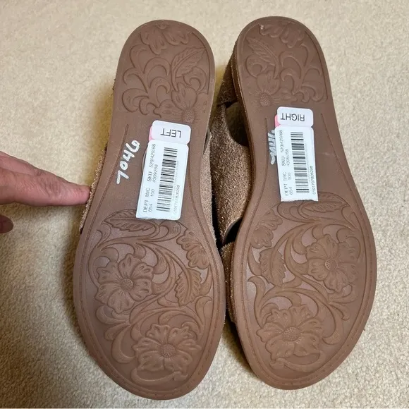 Sofft Evonne Sandals Metallic Taupe Suede Full Coverage Back Zip Flat Size 7 NWT