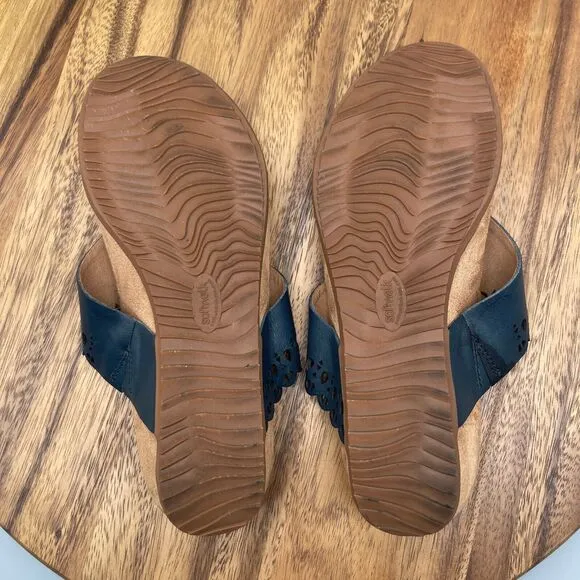 SoftWalk Bethany Sandals Womens 8.5 N Thong Leather Comfort Walking S2203-400