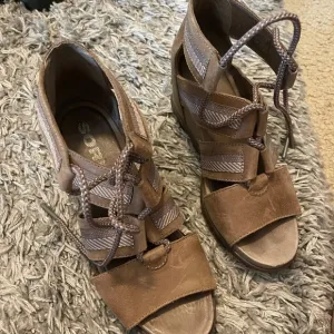 Sorel Tan Sandals with Woven Straps and Comfort Heel