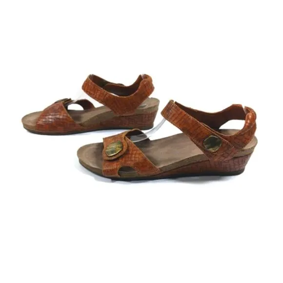 SS1543 GUC $175 TAOS Leather Sandals sz 41 US 10/10.5
