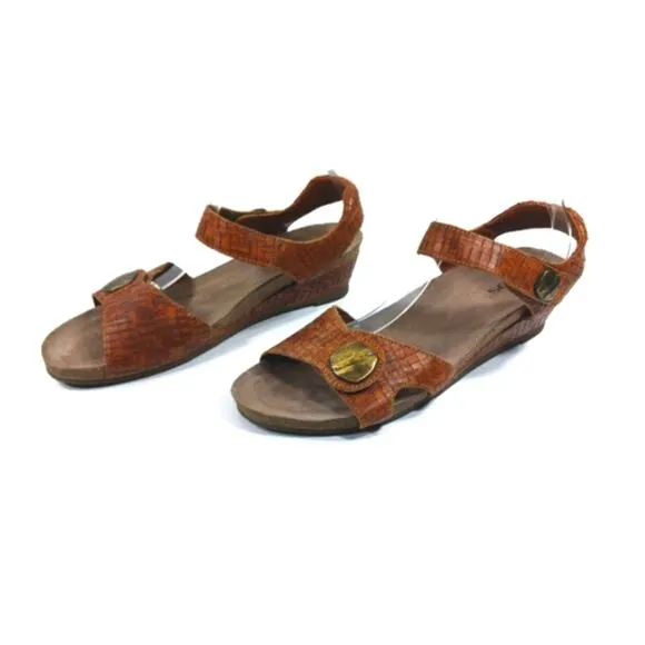 SS1543 GUC $175 TAOS Leather Sandals sz 41 US 10/10.5