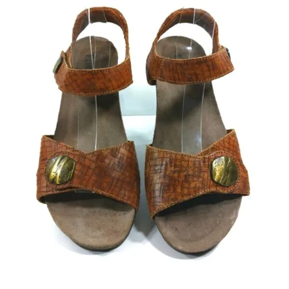 SS1543 GUC $175 TAOS Leather Sandals sz 41 US 10/10.5