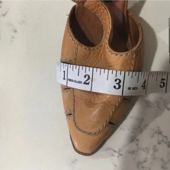 Stuart Weitzman pointytoe leather tieki stiched T-Strap Heels