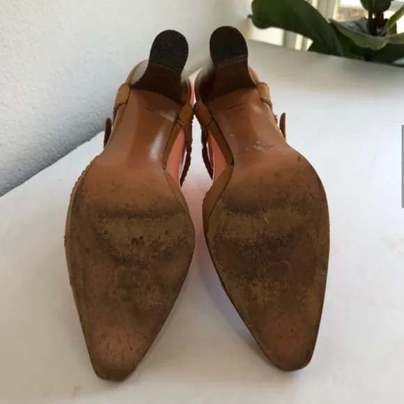Stuart Weitzman pointytoe leather tieki stiched T-Strap Heels